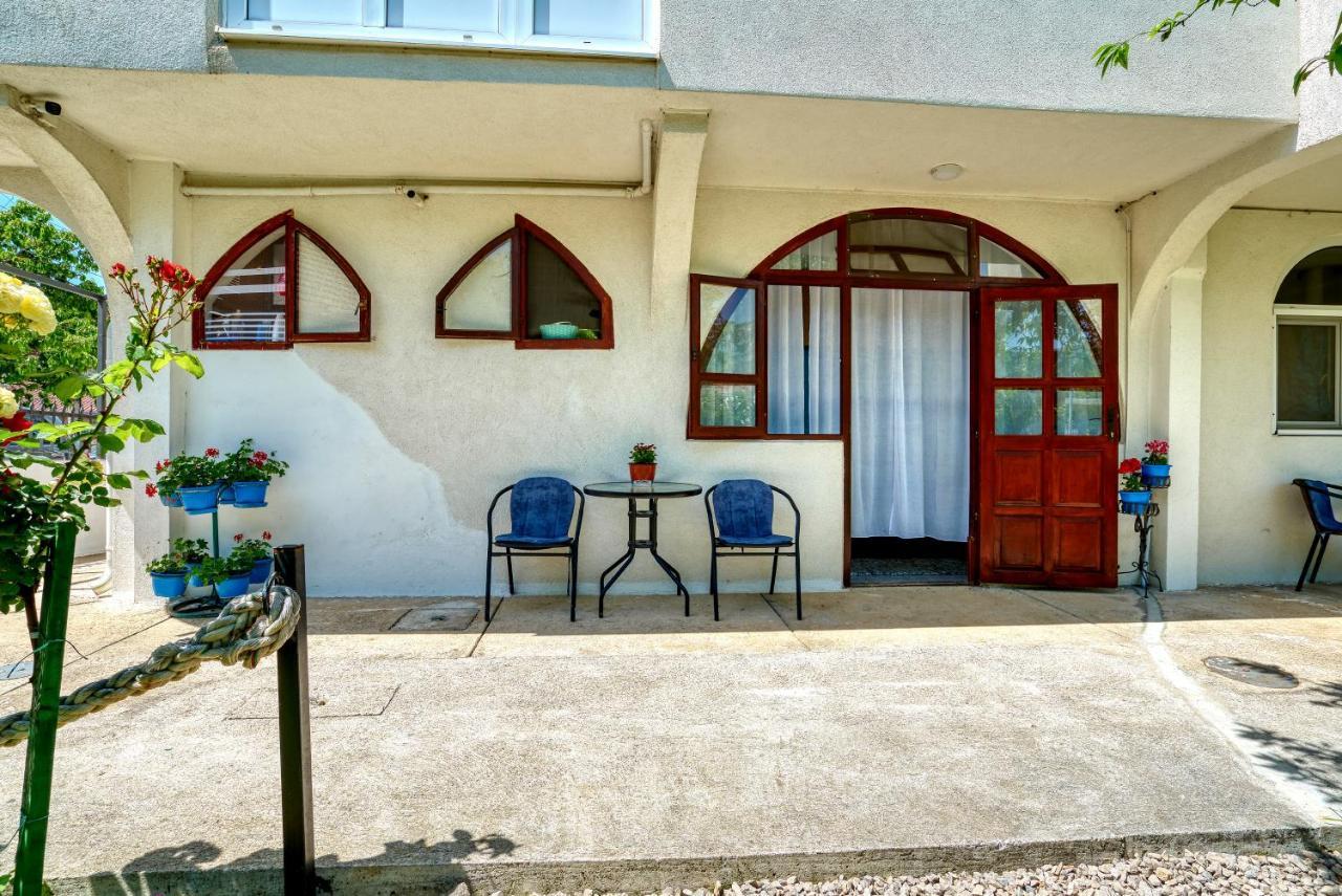 Apartments Suster Бар Екстериор снимка