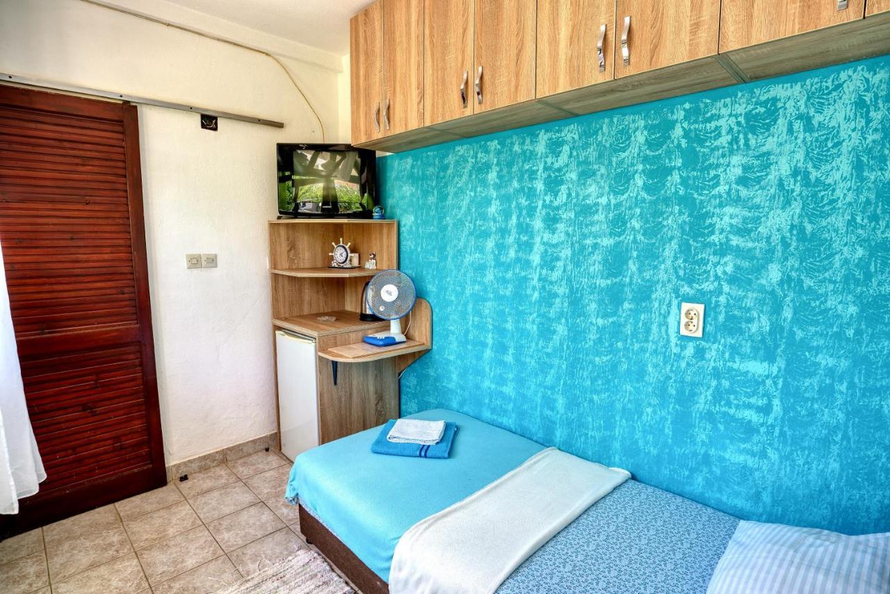 Apartments Suster Бар Екстериор снимка