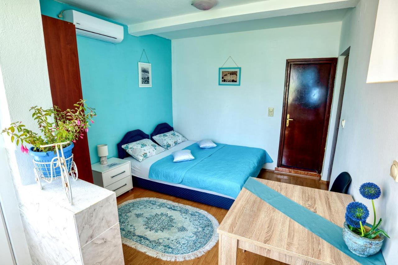 Apartments Suster Бар Екстериор снимка