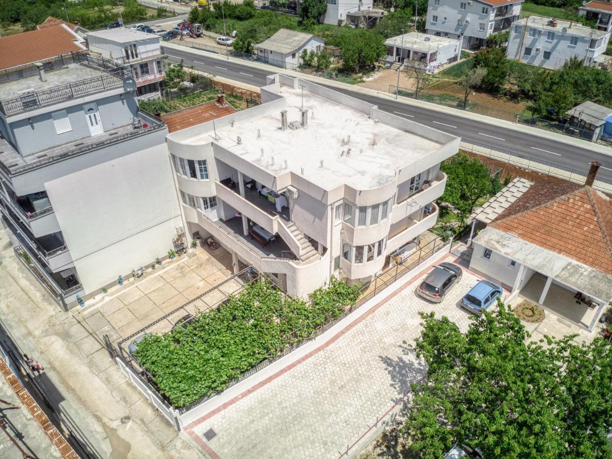 Apartments Suster Бар Екстериор снимка