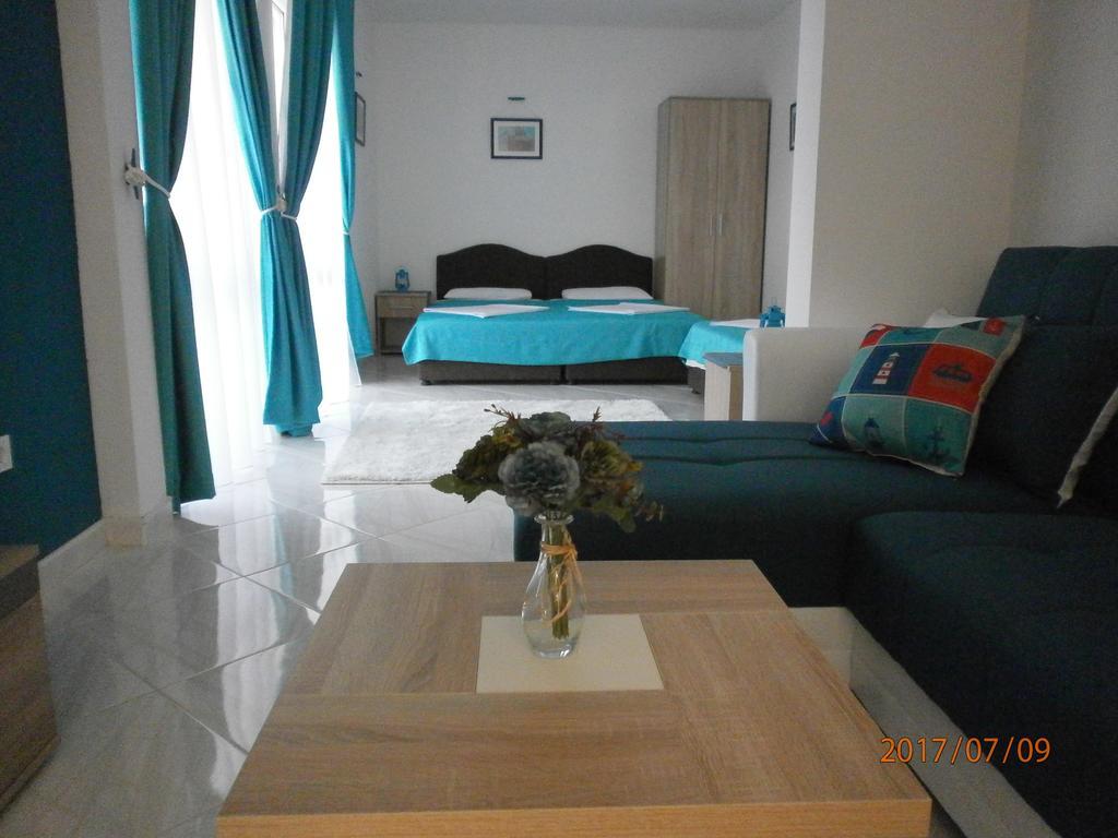 Apartments Suster Бар Екстериор снимка