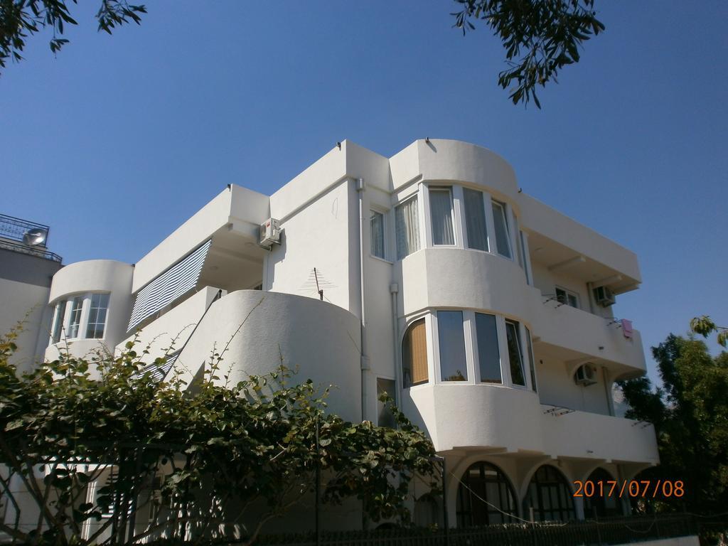 Apartments Suster Бар Екстериор снимка