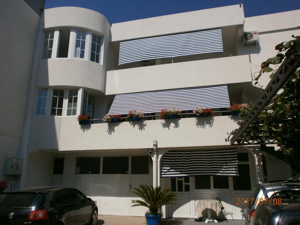 Apartments Suster Бар Екстериор снимка