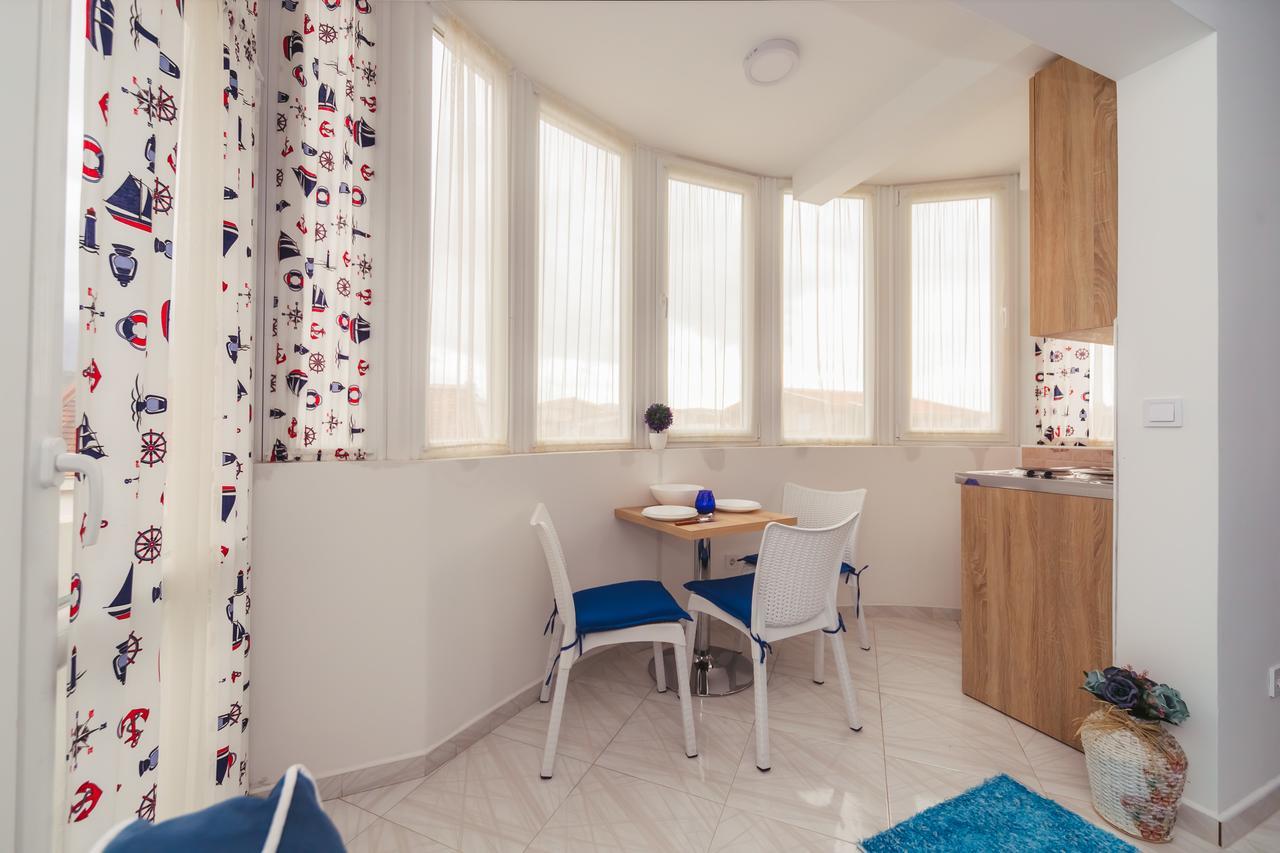 Apartments Suster Бар Екстериор снимка