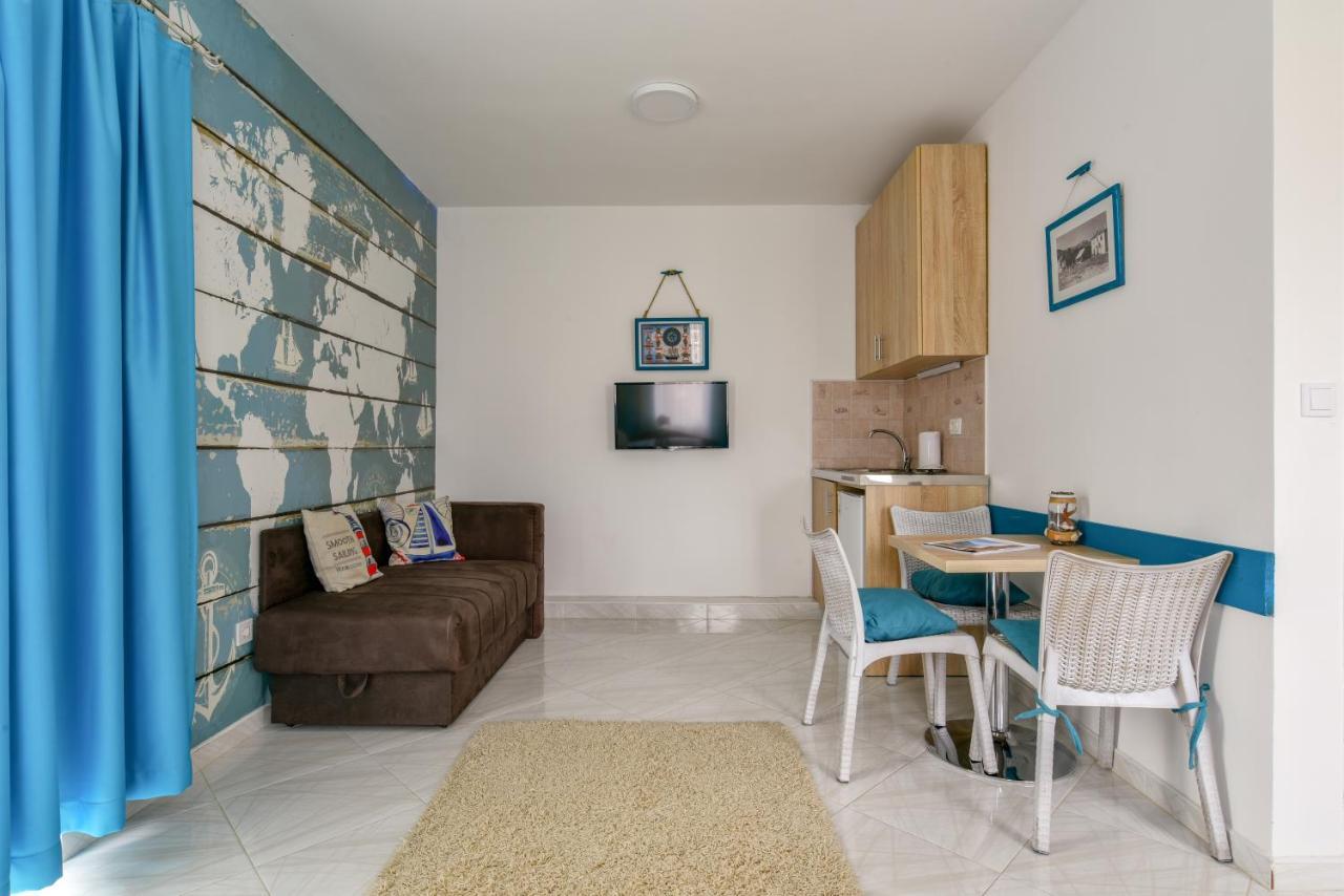 Apartments Suster Бар Екстериор снимка