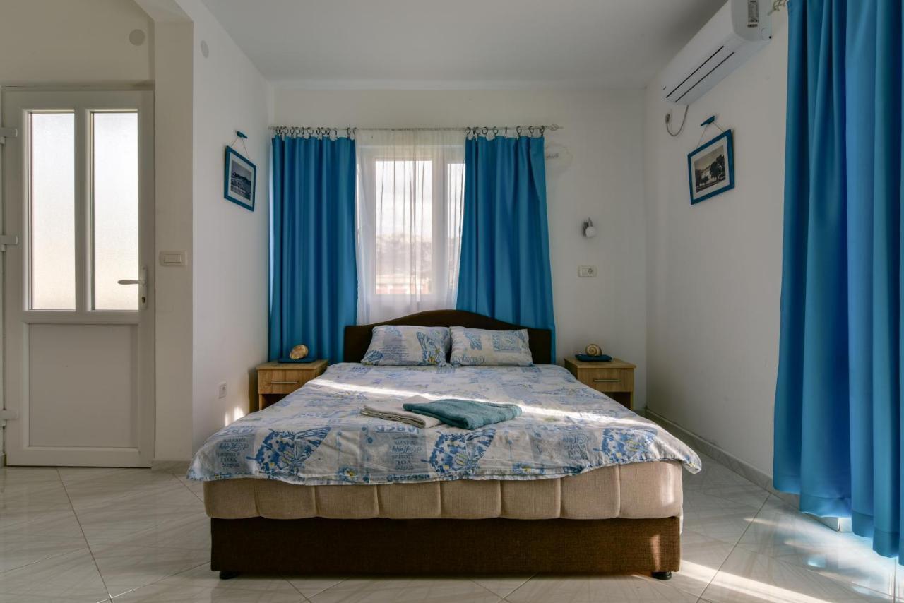 Apartments Suster Бар Екстериор снимка