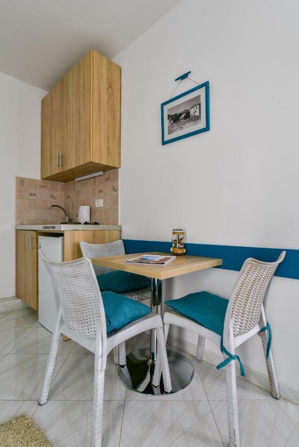 Apartments Suster Бар Екстериор снимка